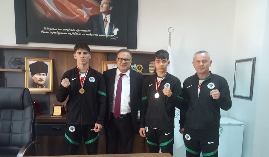 Boksçular’dan Müdür Topaloğlu’na Ziyaret