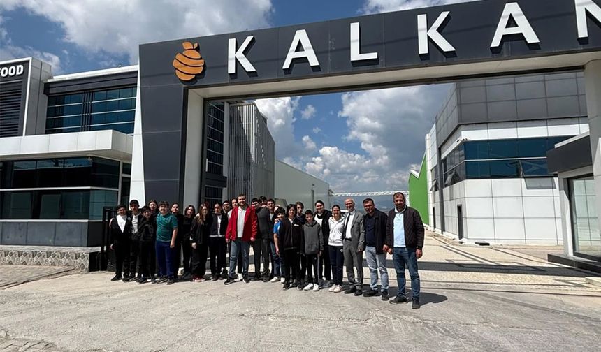 Atatürk Ortaokulu Öğrencilerinden Organize Sanayi Bölgesi’ne Eğitici Gezi