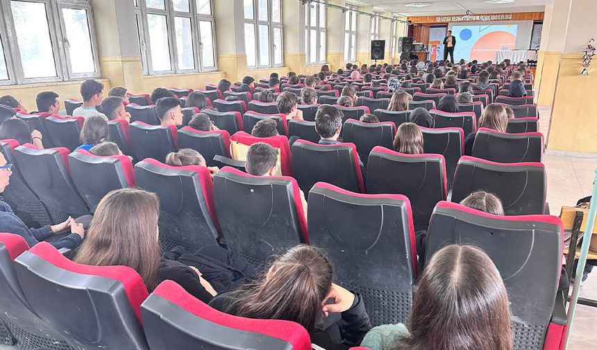 "Bilim ve İletişim" Konulu Etkinlik Büyük İlgi Gördü