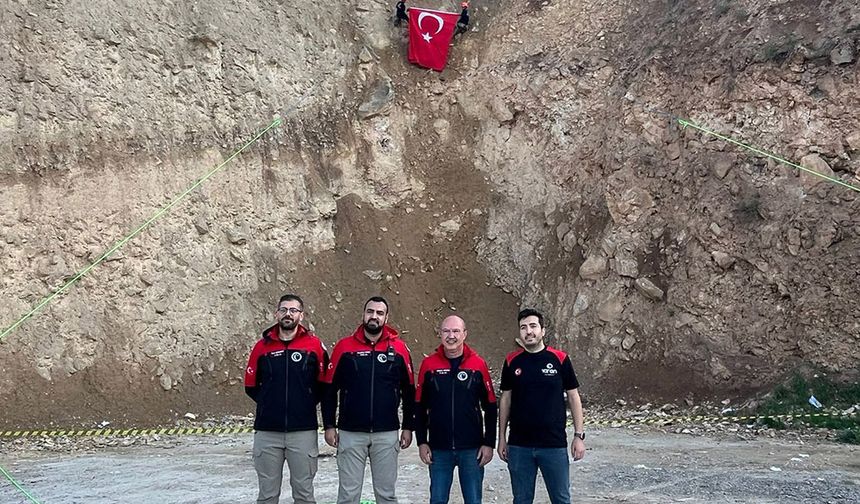 Yaren Arama Kurtarma’dan Yüksekten İniş Eğitimi