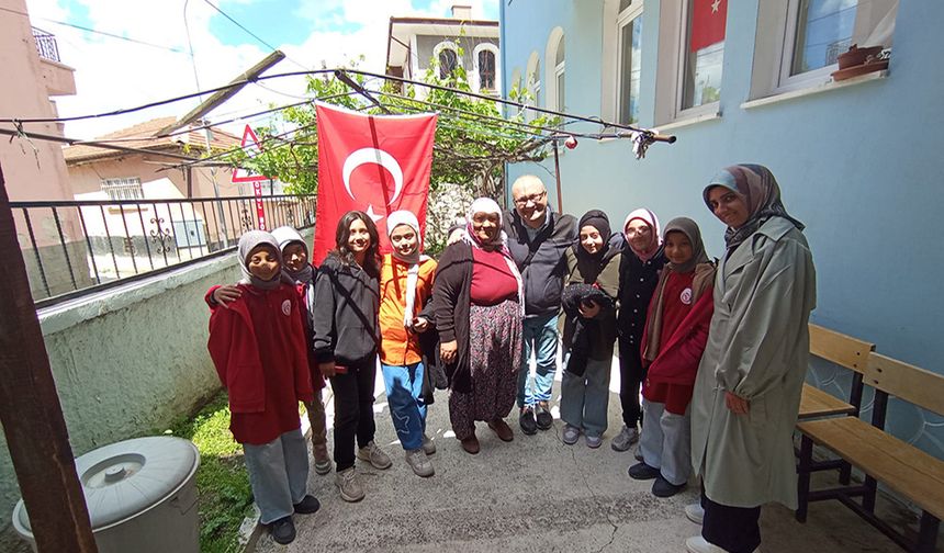 Şehit Annesi Karabulut’a Anlamlı Ziyaret Öğrencilerden Duygusal Bayramlaşma