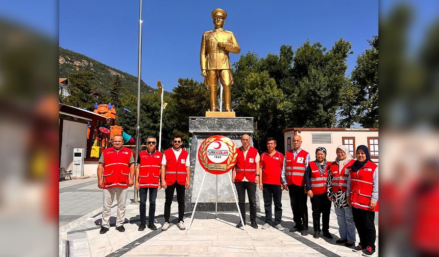 Kızılay Gönüllüleri Cumhuriyet Meydanı’nda Bir Araya Geldi