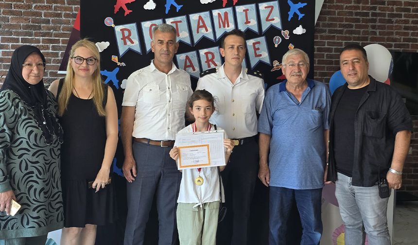Şehit Kızı Ayşegül’ün Karne Sevincine Protokol Ortak Oldu