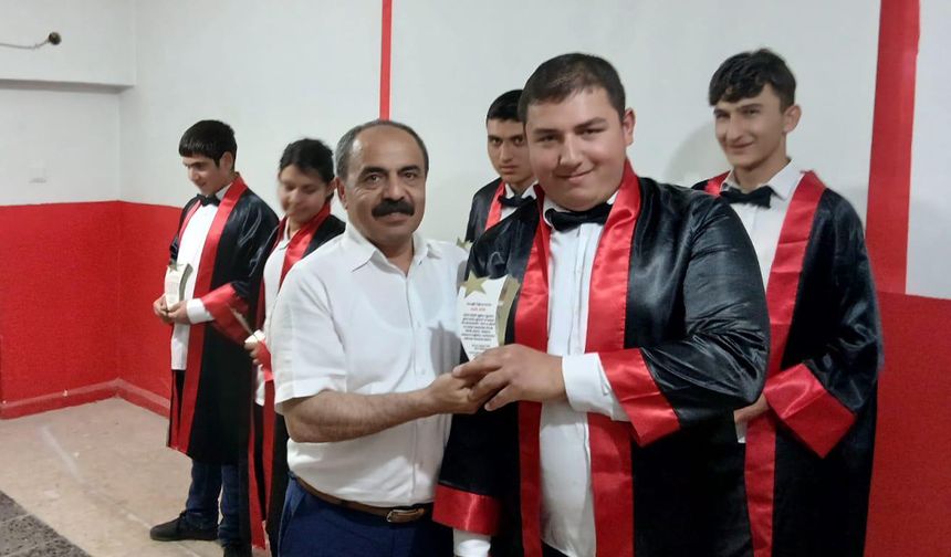 Yunak'ta Özel Öğrencilerin Mezuniyet Sevinci