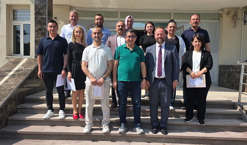 Yunak'ta Öğretmenlere Başarı Belgesi