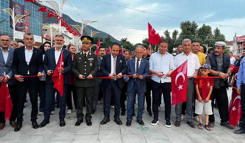 Akşehir Halkı Demokrasi İçin Meydandaydı