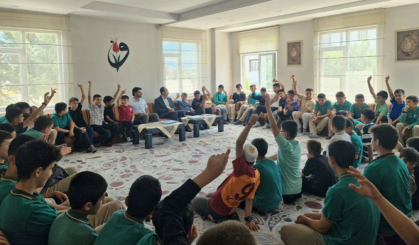 İlçe Müftüsü Ahmet Müjdeci'den Hafız Öğrencilere Moral Ziyareti