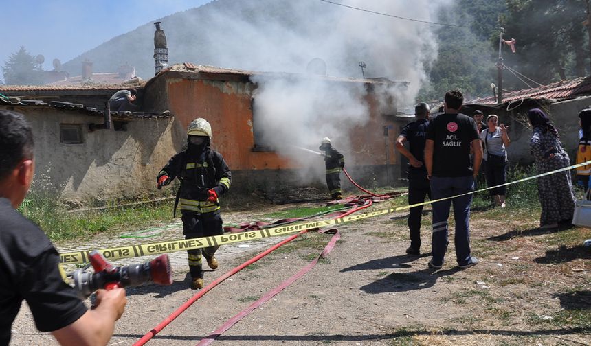 Ev Yangınında Bir Kişi Hayatını Kaybetti