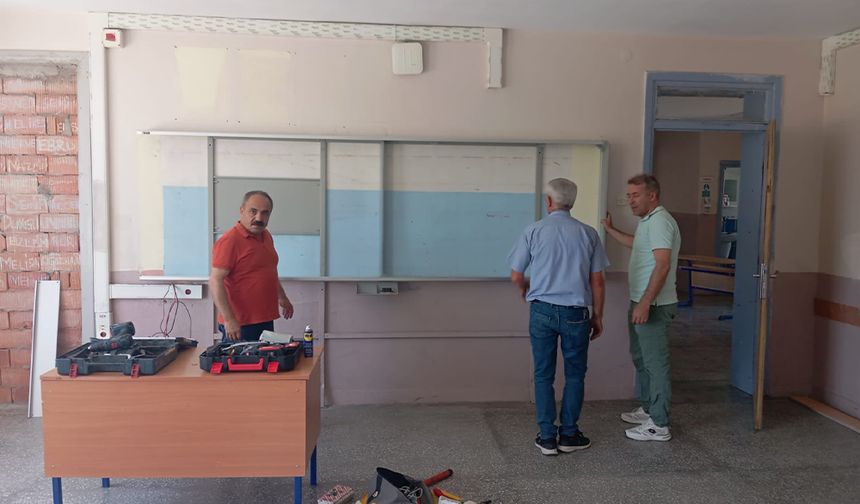 Yunak'ta Okullara Bakım Yapılıyor