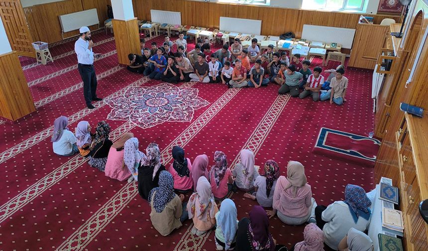 Yaz Kur’an Kursu Öğrencilerine Bilinçlendirme Seminerleri