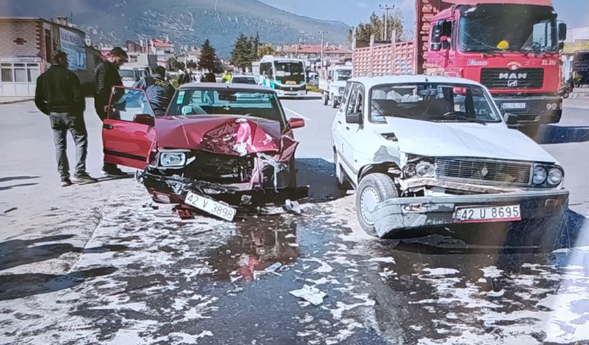 Sanayi Kavşağında Trafik Kazası: 2 Yaralı