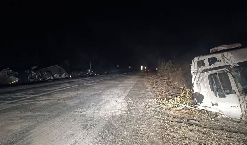 Kazada Süt Tankeri Parçalandı