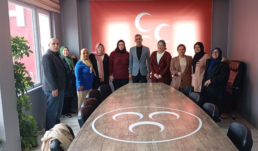 Batı Cephesi Kadınları Derneği’nden MHP’ye Ziyaret