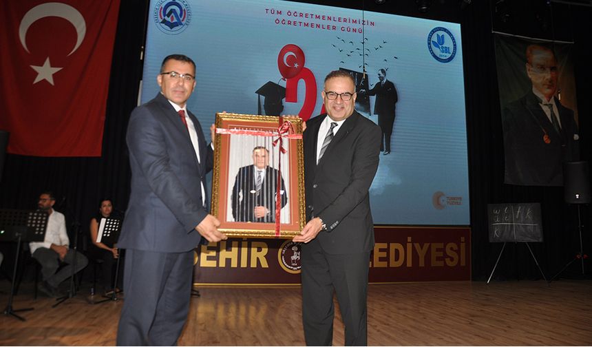 AKM’de 24 Kasım Öğretmenler Günü Kutlandı