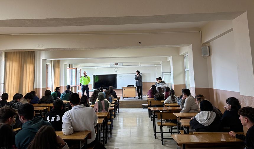 Liselilere Trafik Güvenliği Eğitimi
