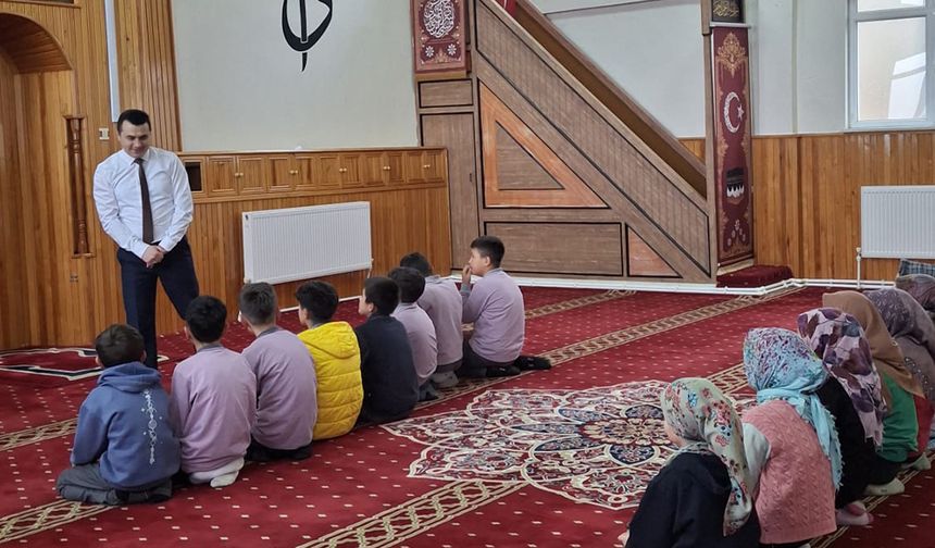 “Vakti Kuşanmak Projesi” Öğrencileri Camide Buluşturdu