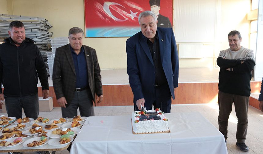 Belediye İşçileri TİS Sevincini Pasta Keserek Kutladı