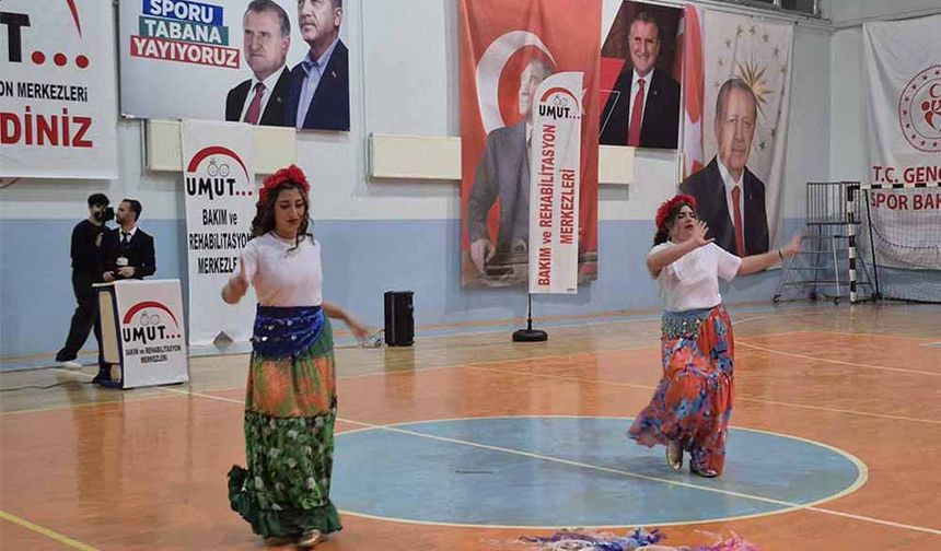 Zekai Baloğlu Spor Salonu’nda Renkli Gösteriler