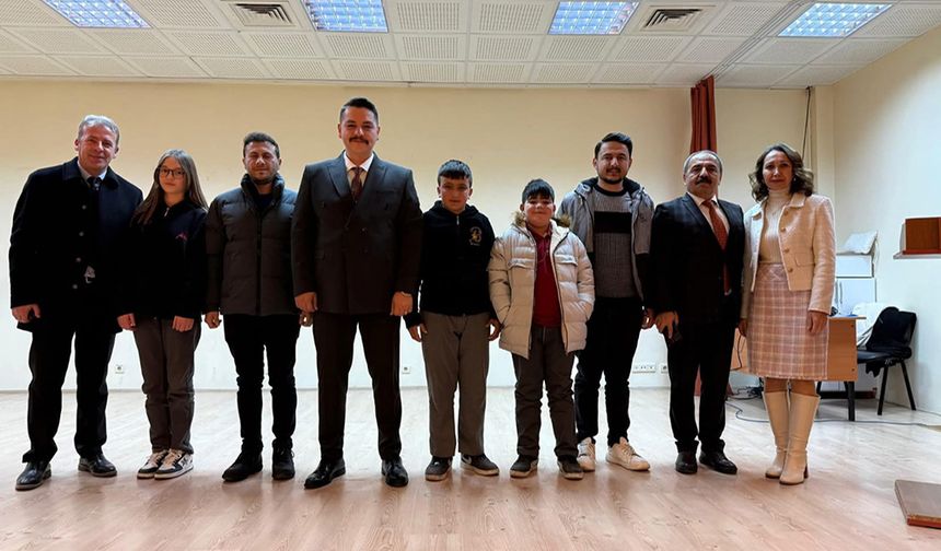 Yunak'ta 'Haydi Bil Bakalım' Yarışması Birincisi Turgut Ortaokulu