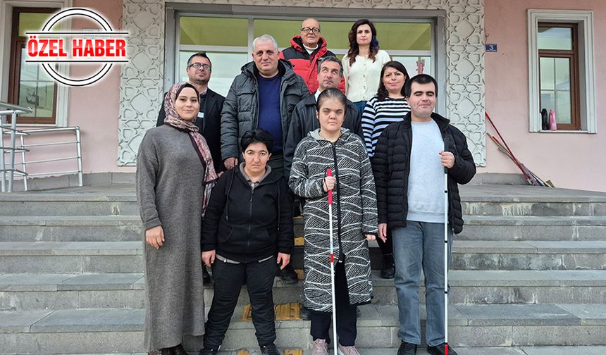 Beyaz Baston, Bağımsız Yaşamın Anahtarı Oluyor