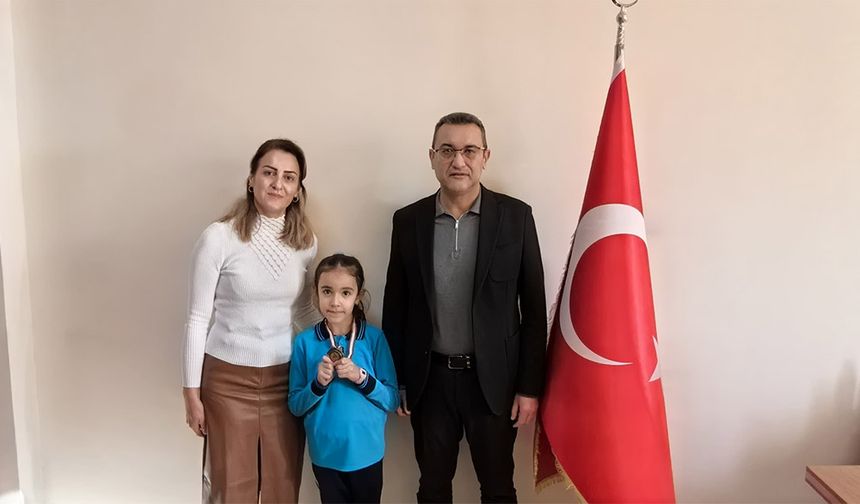 Cumhuriyet İlkokulu Öğrencisi Büşra Betül Pullu Türkiye 1.’si