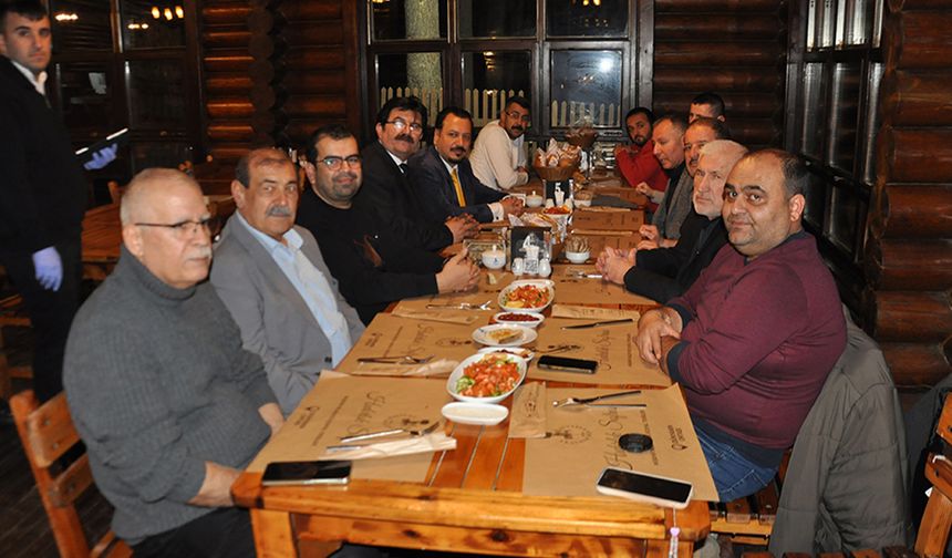 İYİ Parti ile AK Parti İlçe Teşkilatları Gazeteciler Günü’nde Basınla Bir Araya Geldi