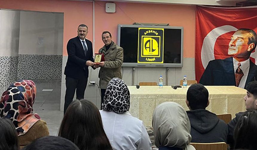 Başhekim Erdem, Öğrenciler ile Kariyer Günleri’nde Buluştu