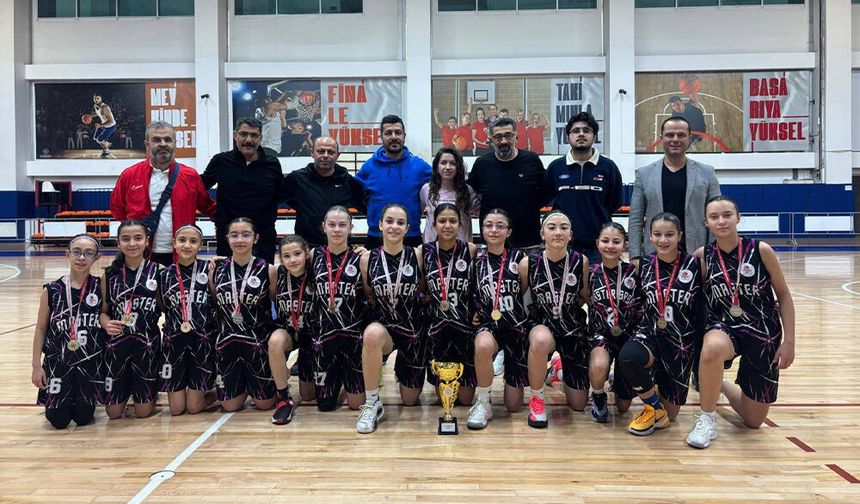 Bahçelievler Ortaokulu Kız Basketbol Takımı Konya Şampiyonu Oldu
