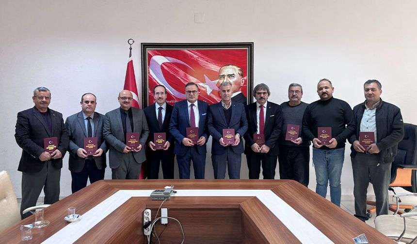 Akşehir Sosyal Yardımlaşma Vakfı Toplantısında Anlamlı Takdim