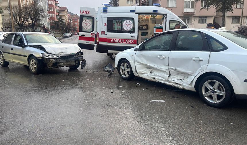 Yeni Mahalle’de Trafik Kazası: 3 Yaralı