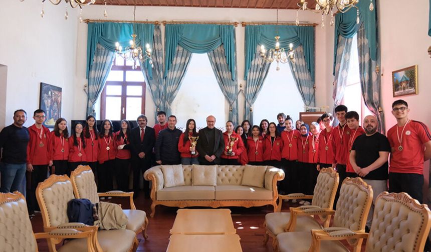 Şampiyonlar Belediye Başkanı Köksal ile Buluştu