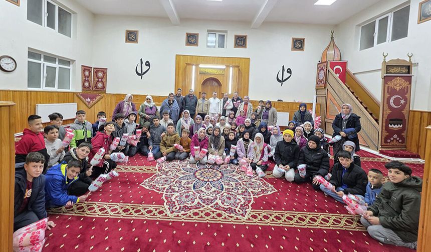 Öğrenciler Teravih Namazında Buluştu