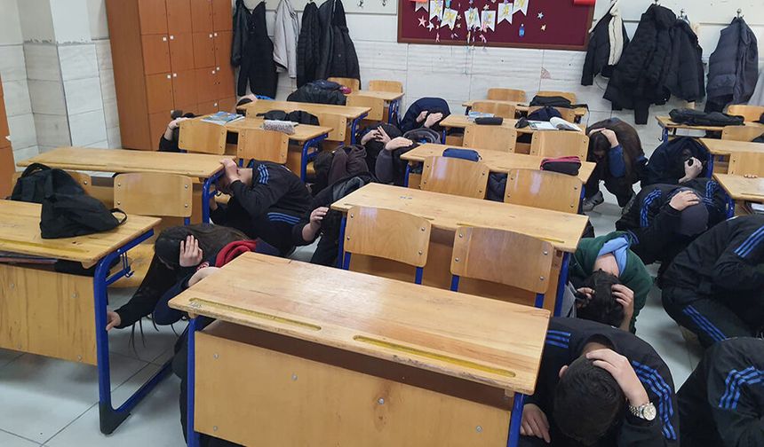 Öğrencilere “Çök-Kapan-Tutun” Eğitimi