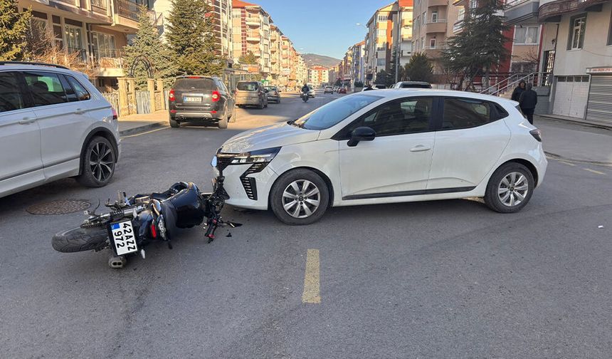 Otomobil ile Motosiklet Çarpıştı: 1 Yaralı