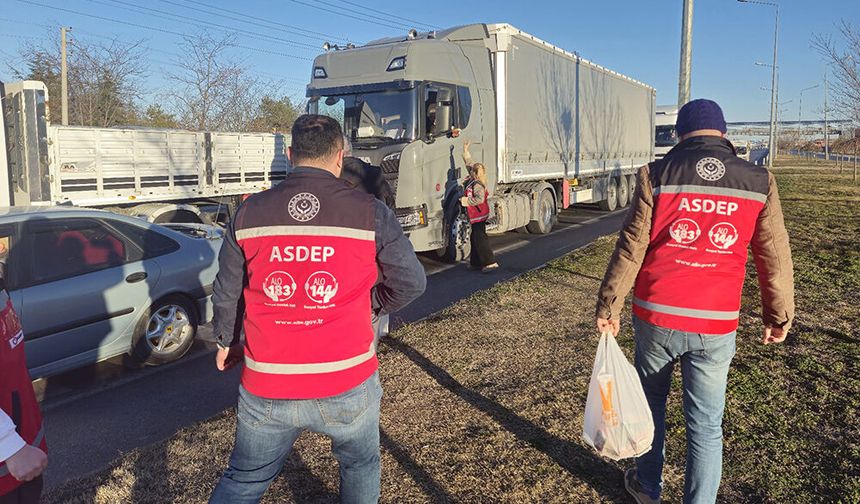 Yolda Olanlara İftariyelik Dağıtıldı
