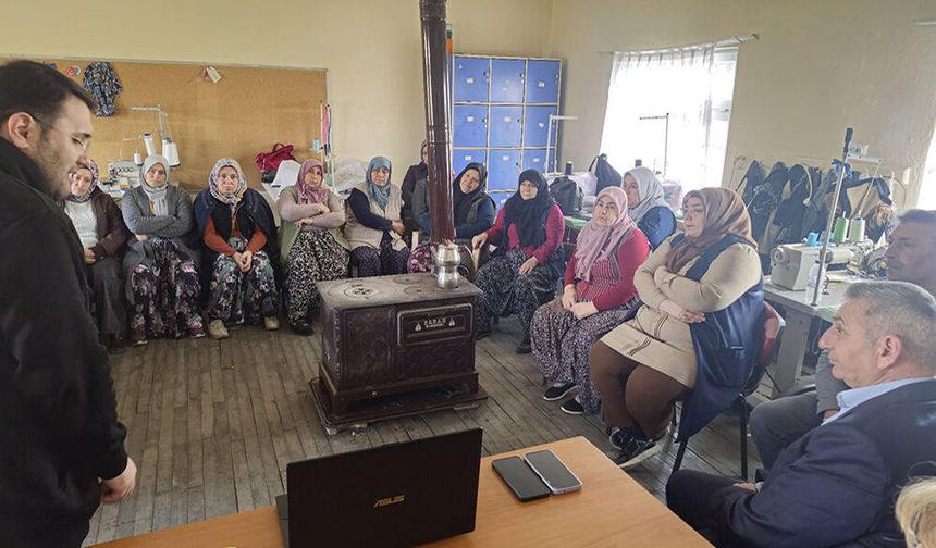 Kadın Kursiyerlere Sosyal Hizmet Modelleri Anlatıldı