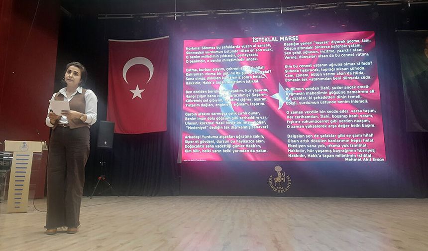 İstiklal Marşı Coşkusu Üniversitelileri Milli Ruhla Buluşturdu
