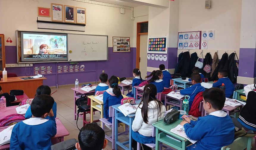 Yunak'ta Okullarda İlk Ders "Finansal Okuryazarlık" Oldu