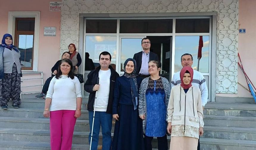 Görme Engelliler İçin Beyaz Baston ve Bağımsız Hareket Kursu Sona Erdi