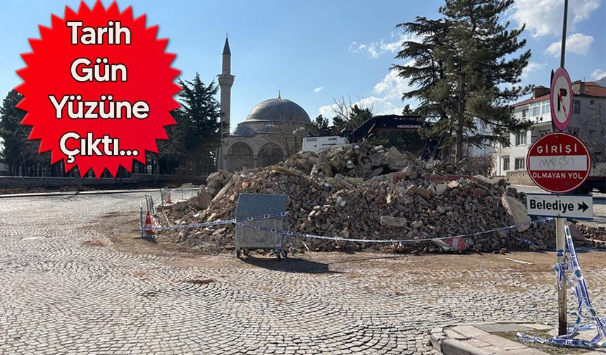 İmaret Camii Çevresindeki Son Engel de Kaldırıldı