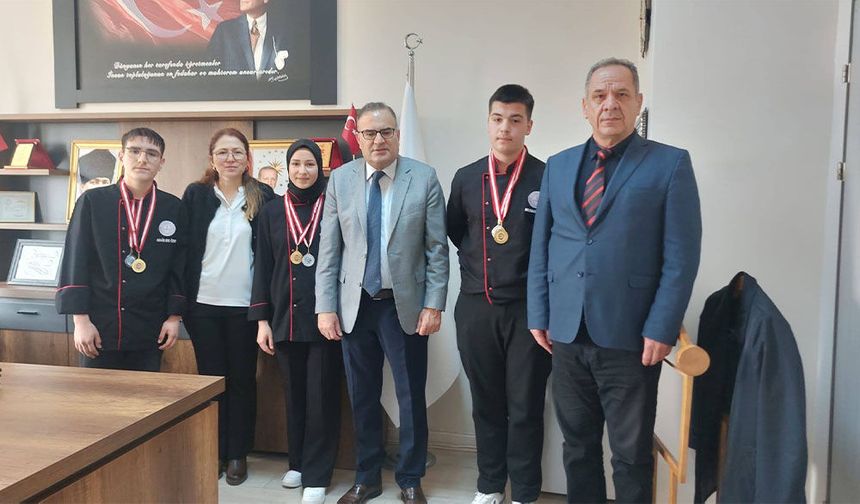 Madalya Kazanan Akşehir Ekibinden Teşekkür Ziyareti