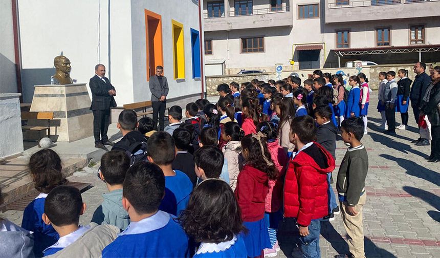 Yunak'ta Öğretmenler ve Öğrenciler Tek Yürek Oldu