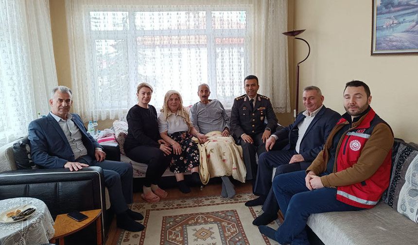 Gazi ve Şehit Babasına Moral Ziyareti