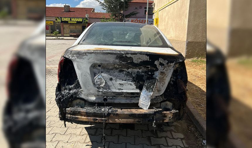 Kundaklanan Araçlar Mahalleliyi Tedirgin Etti