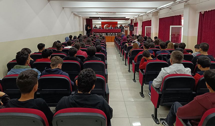 “Vatan ve Kahramanlık” Buluşması Şehit Selçuk Özer Anadolu Lisesi’nde