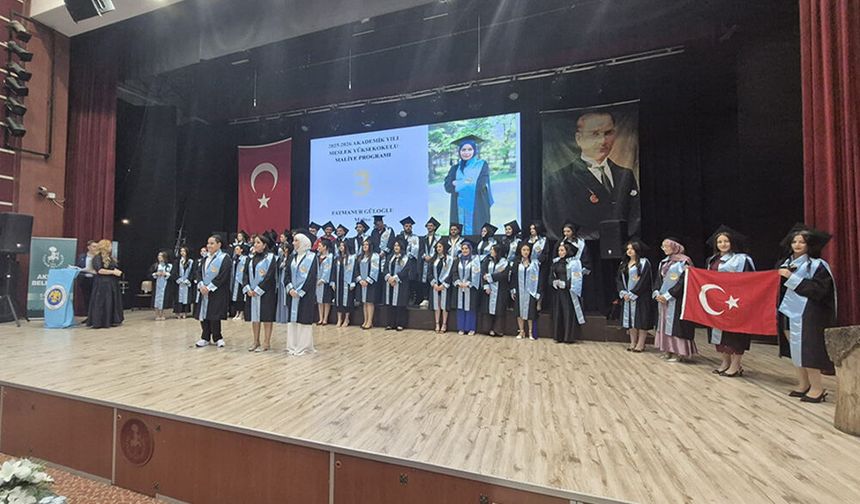 Akşehir MYO’da 36. Mezuniyet Coşkusu