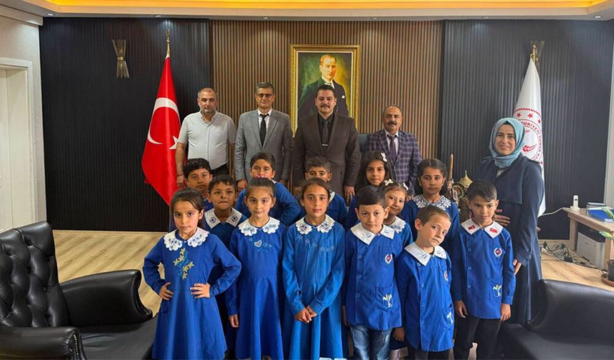 Yunak'ta Minik Kalplerin Kocaman Hayalleri Kitap Oldu