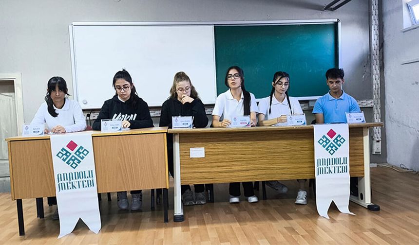 Yunak'ta 'Anadolu Mektebi Yazar Okumaları' Paneli