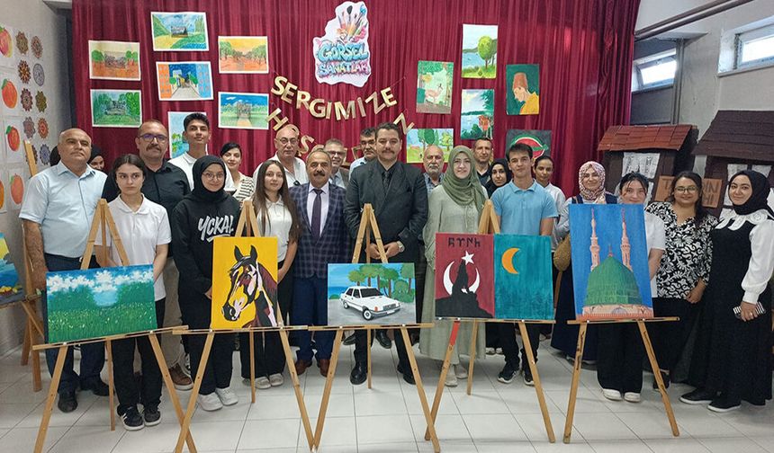 Yunak Cemal Karacan Anadolu Lisesi'nden Yıl Sonu Karma Resim Sergisi