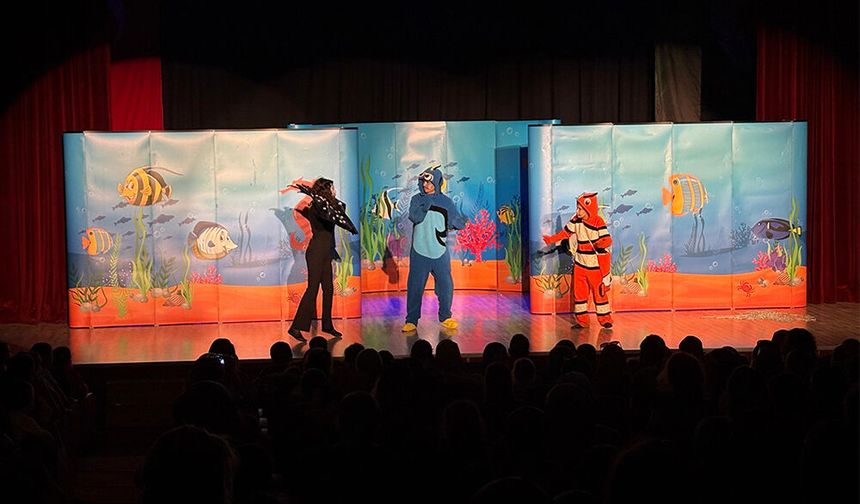 Kayıp Balık Nemo ve Dori Akşehir'de Minik Seyircilerle Buluştu